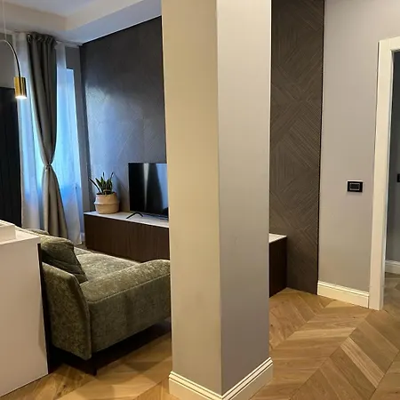 V28 * Milan